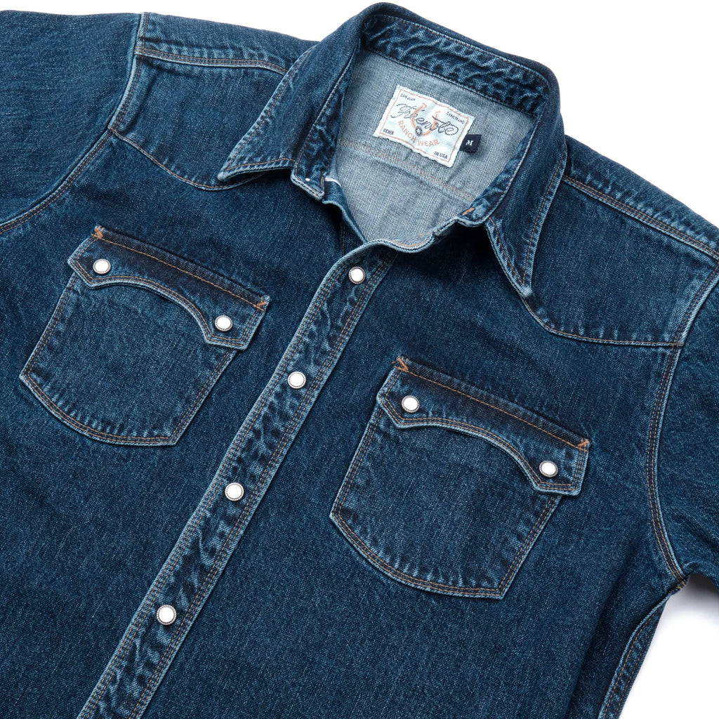 Freenote Cloth - modern western Shirt - 11 ounce - washed denim - Close up of chest pockets