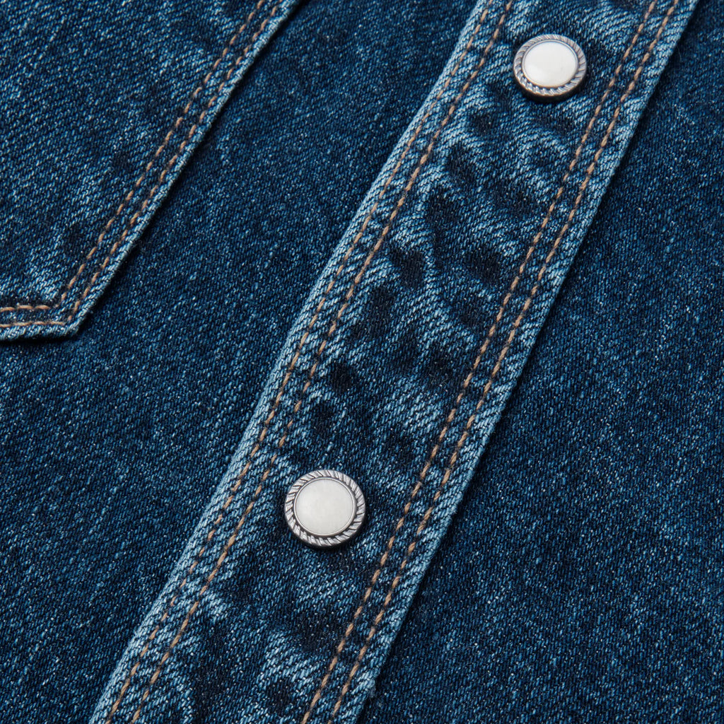 Freenote Cloth - modern western Shirt - 11 ounce - washed denim - Close up of western enamel buttons